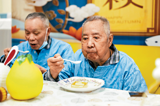 本港越來越多長者患有吞嚥障礙,糊餐、碎餐及軟餐等「照護食」的需求增加。