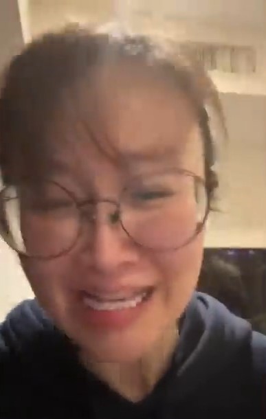 李汀直播時情緒激動。 李汀直播時情緒激動。