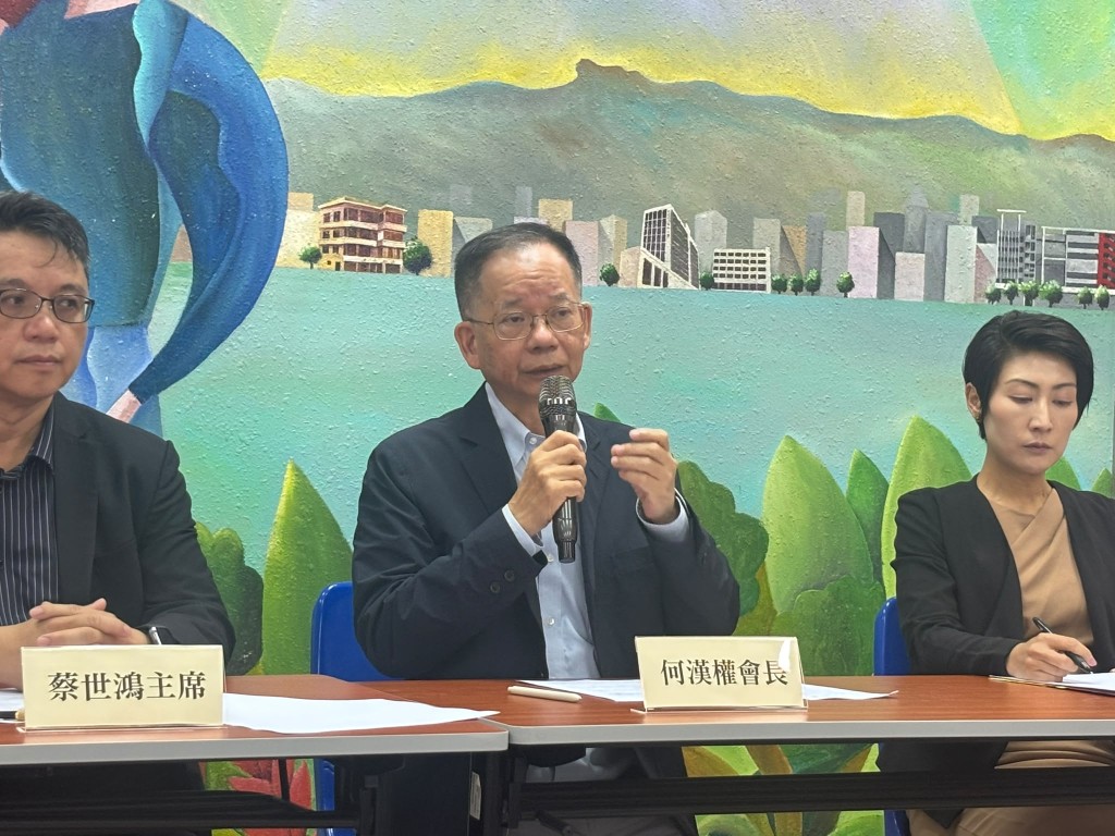 教评会会长何汉权。 教评会会长何汉权。