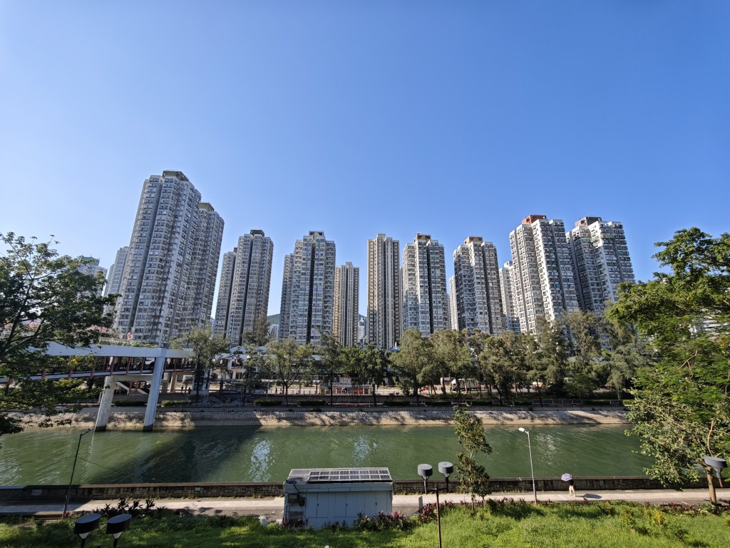 大埔中心獲內地生以每月1.95萬元租入,呎租62元,屬同類單位新高呎租,付年租23.4萬元。 大埔中心獲內地生以每月1.95萬元租入,呎租62元,屬同類單位新高呎租,付年租23.4萬元。