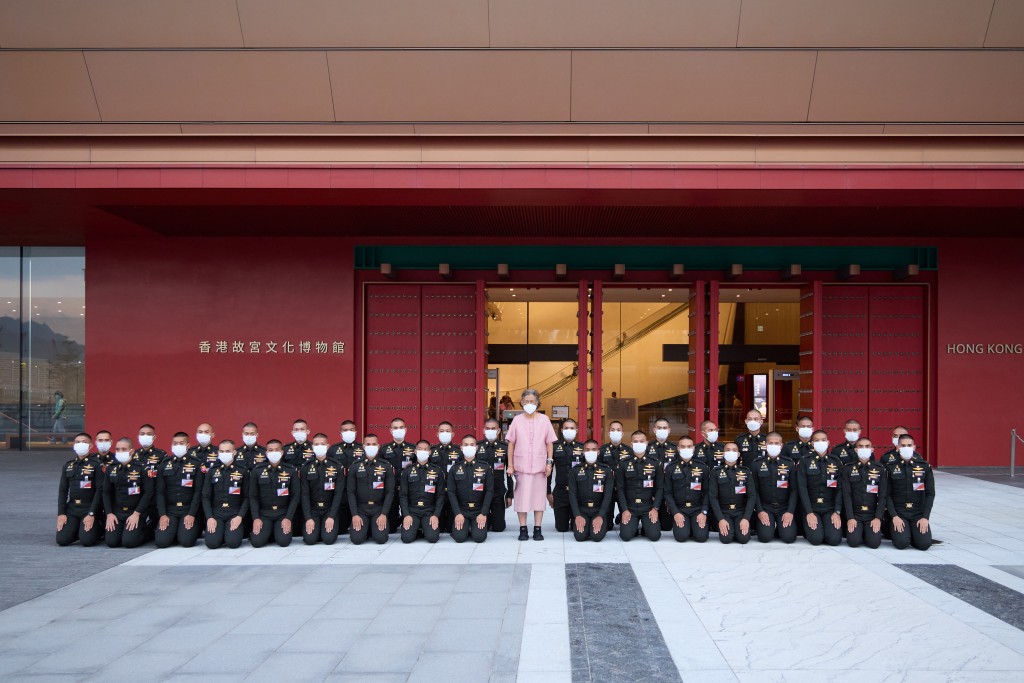 泰國詩琳通公主帶同泰國軍校學生參觀香港故宮文化博物館，讓這批年輕人親身感受中華優秀傳統文化的精粹。