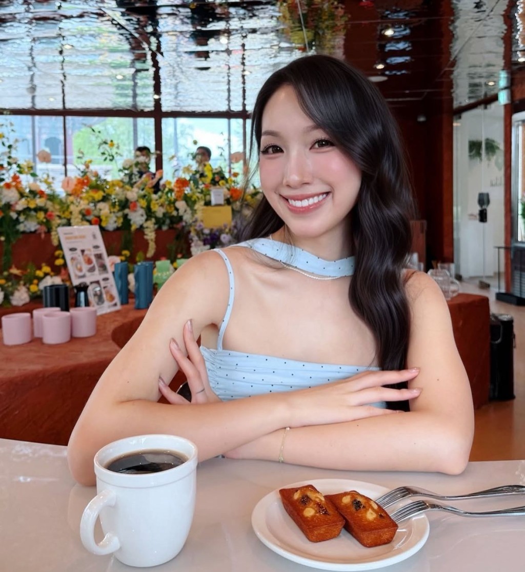 海兒在倫敦皇家音樂學院碩士畢業。 海兒在倫敦皇家音樂學院碩士畢業。