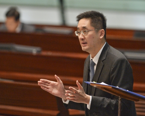商務及經濟發展局署理局長陳百里指旅發局的整體開支節省2億港元。資料圖片