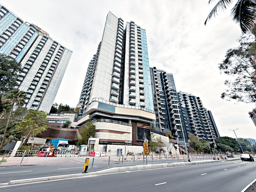 黃金海灣．意嵐昨沽出5A座23樓E室，面積439方呎，成交價551.1萬，呎價約12554元。