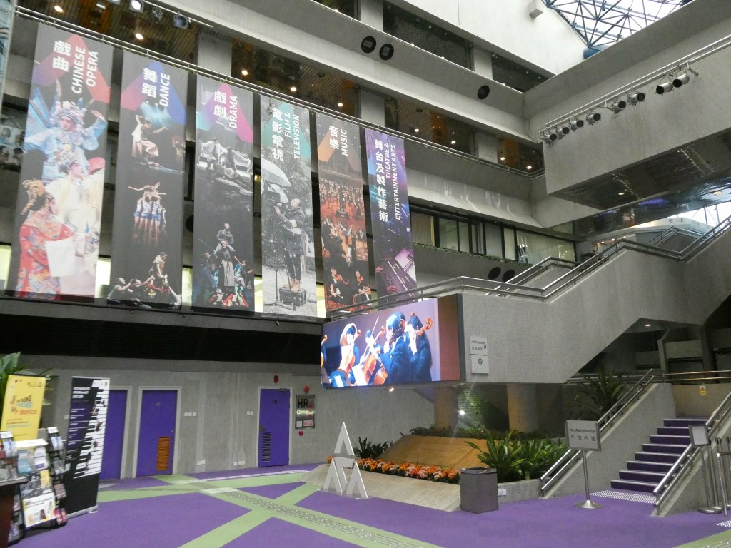 李仲華坦言，灣仔本部原只預計供約500名學生使用，而今已有近千人，設施運用相當緊張。歐文瀚攝