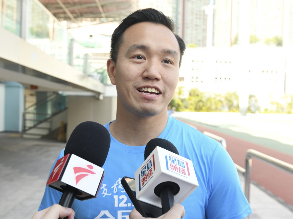 香港空手道前代表李振豪冀市民踴躍投票。 香港空手道前代表李振豪冀市民踴躍投票。