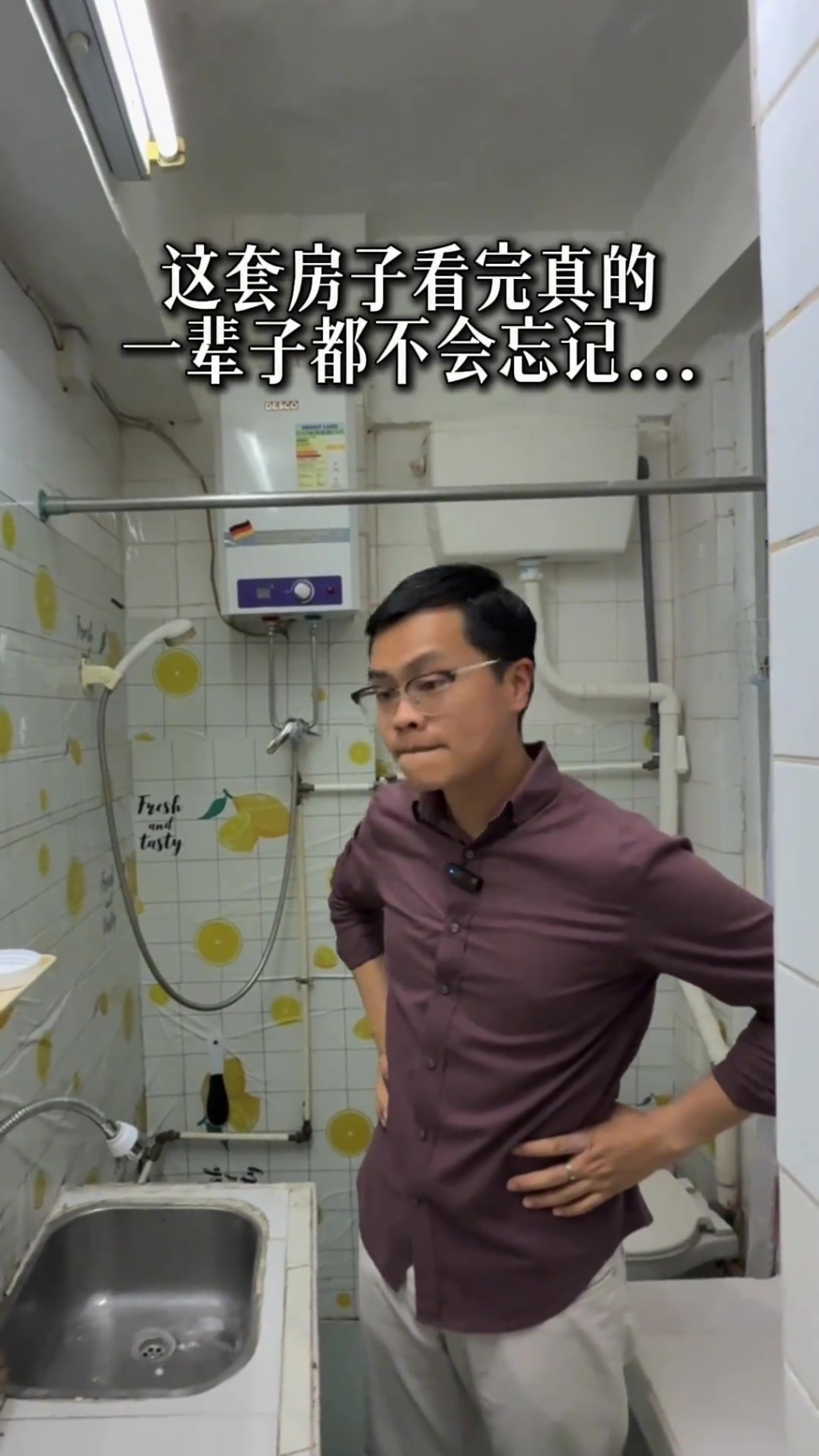 香港地寸金尺土，擠迫環境下，在豪宅區 旁鍊就出一個充滿窒息感，月租2000元的 「廚廁臥一體」納米單位。有震驚的網民 加把這地方形容為「根本就是監獄」。「湯姆港房」短片截圖
