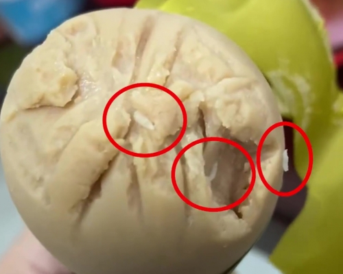 男子咬開火腿腸發現生蛆蟲,事後發燒,向店家索賠。
