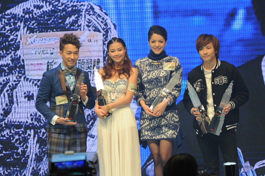 当年得奖的五位歌手包括（左起）吴彤、蔚雨芯、龙小菌、罗力威。