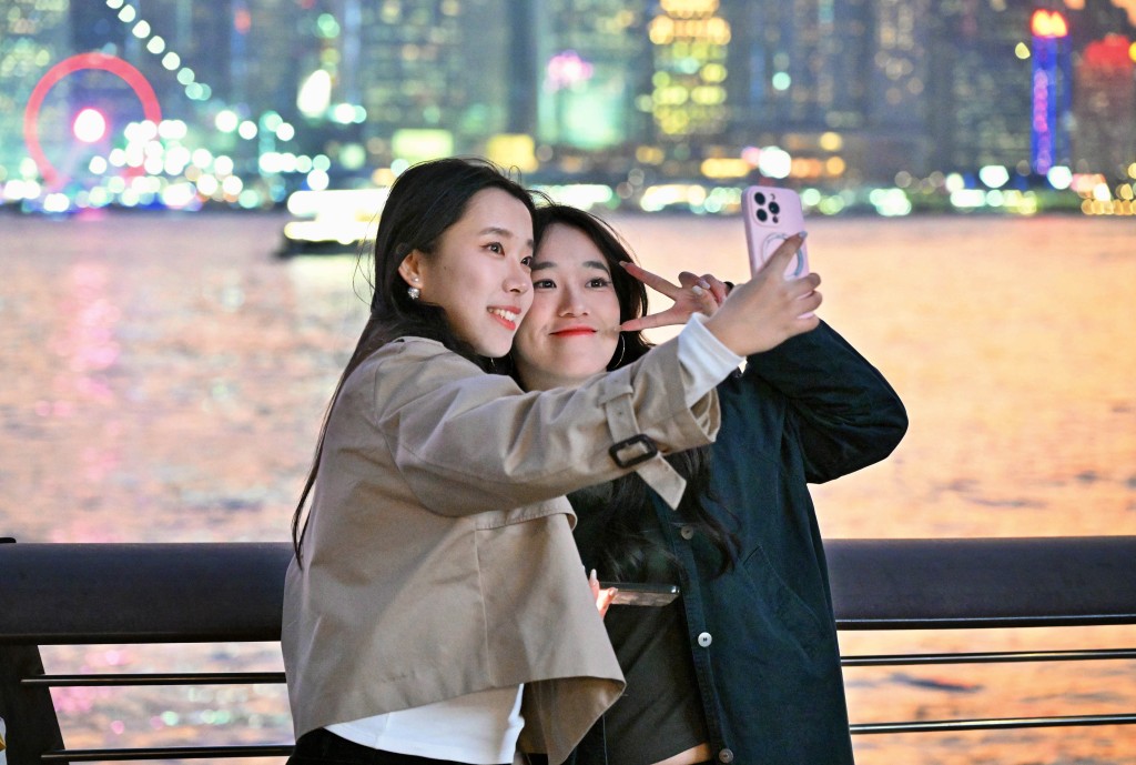 乾燥的東北季候風會在下周中後期為廣東沿岸帶來大致晴朗的天氣。