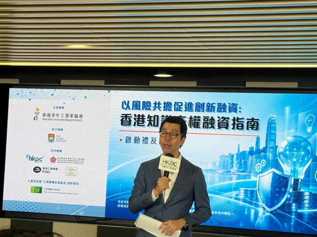 香港大學協理副校長（環球事務）暨亞洲環球研究所所長鄧希煒。