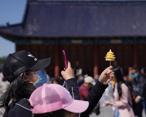 內地多個景點在五一假間都出現參觀人潮。新華社