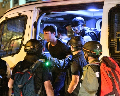 警方拘捕多人。