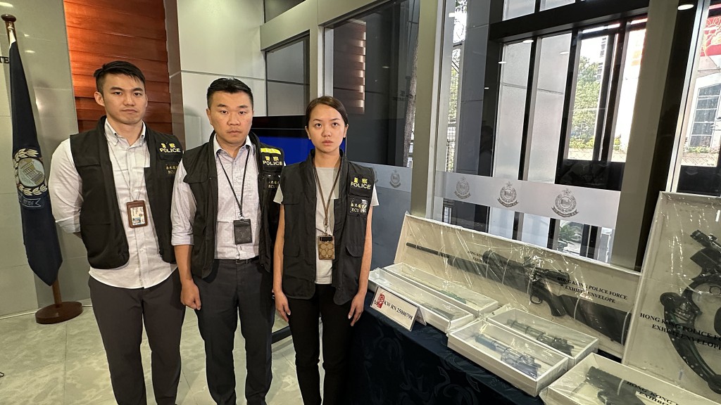 警方交代案情。劉漢權攝