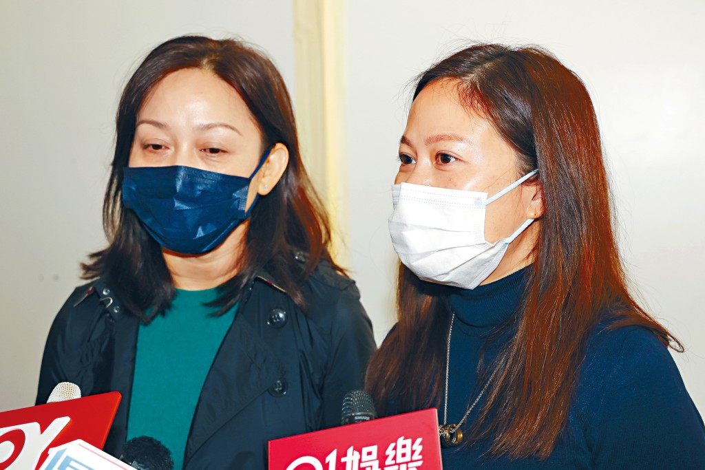 鄭啟泰胞妹Fiona及未婚妻王雁芝離開醫院前向傳媒交代狀況,王雁芝不時面露微笑,表現堅強。