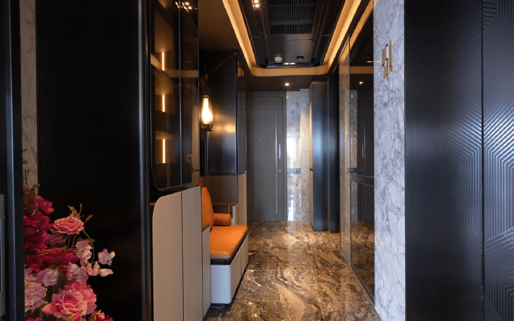 Sky Tower每層設3至4戶不等,而Summit Tower則每層設2至4戶不等,各配私人電梯大堂及2部獨立電梯,並具備充足儲物空間。 Sky Tower每層設3至4戶不等,而Summit Tower則每層設2至4戶不等,各配私人電梯大堂及2部獨立電梯,並具備充足儲物空間。
