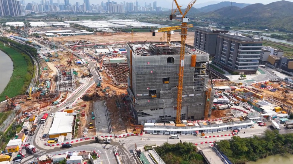 港深創新及科技園1號大樓正式平頂。創科局FB