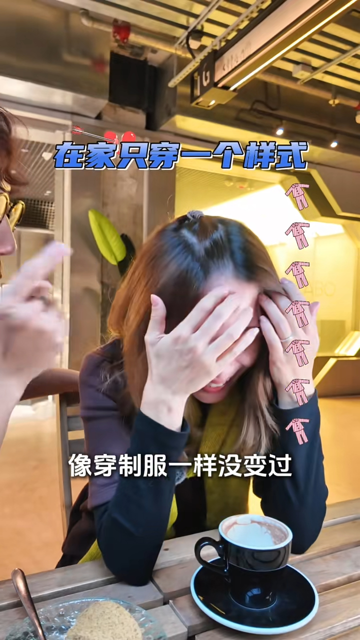 鄺文珣被鬧得一臉尷尬。 鄺文珣被鬧得一臉尷尬。