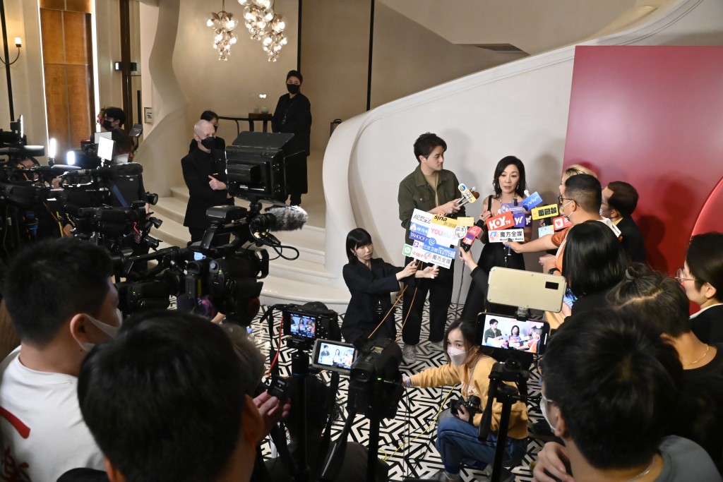 楊紫瓊引來大批傳媒訪問。