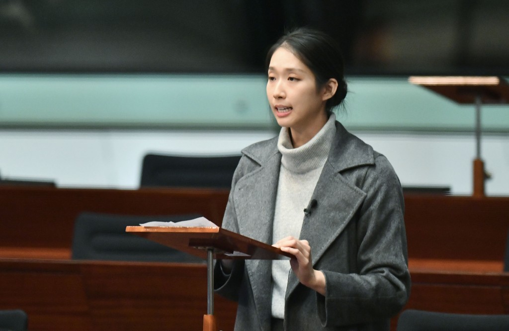 梁熙選江旻憓的表現「完全展現咗議員應有嘅風範」。