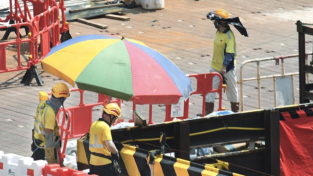 極端酷熱暴雨襲港 林正財：促優化工作暑熱警告 倡按工種細化指引應對極端天氣