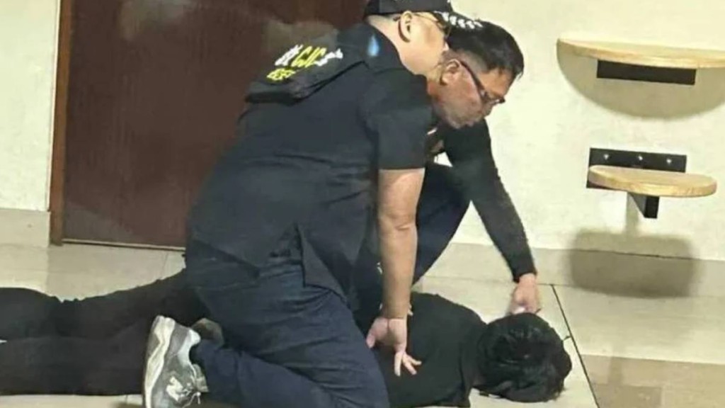 持刀闖入校園的退學生被制服。