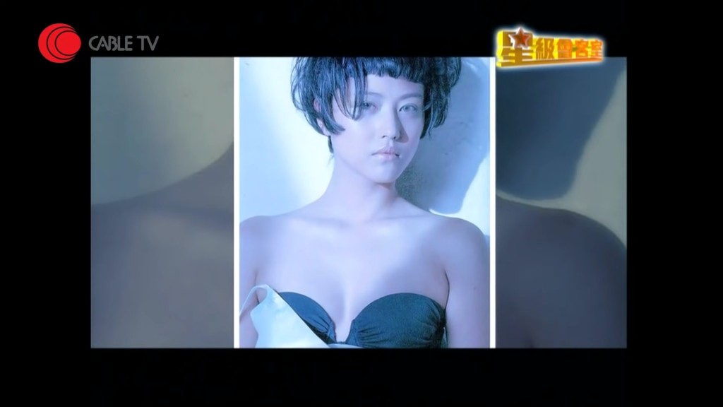 周海媚在1997年進軍日本，推出性感寫真集《MOI-CREE》。