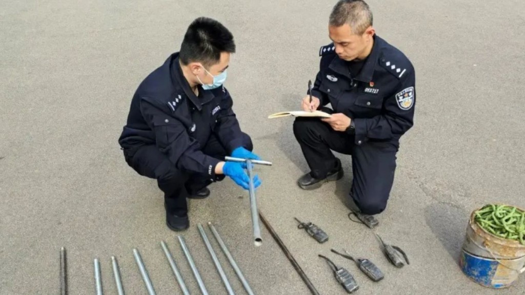 山东公安利用无人机,瓦解一宗企图盗掘古墓的案件。央视截图 山东公安利用无人机,瓦解一宗企图盗掘古墓的案件。央视截图