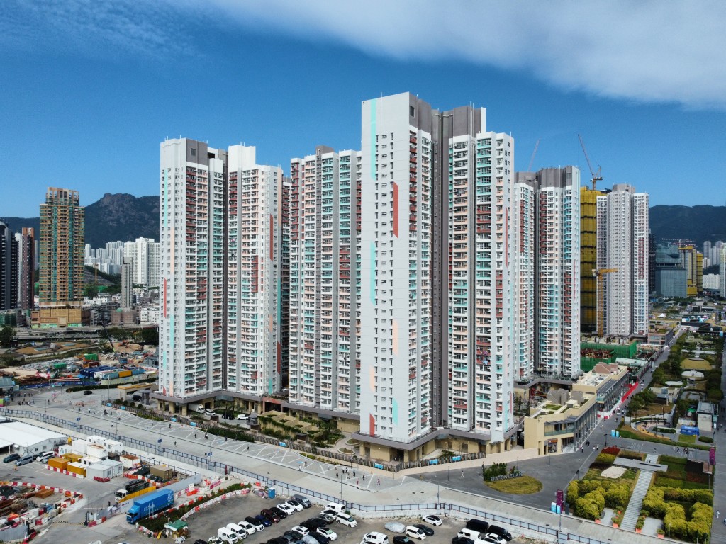 啟悅苑位於啟德新區沐和街2號，共設有2座，提供2046伙，實用面積為278至475平方呎。