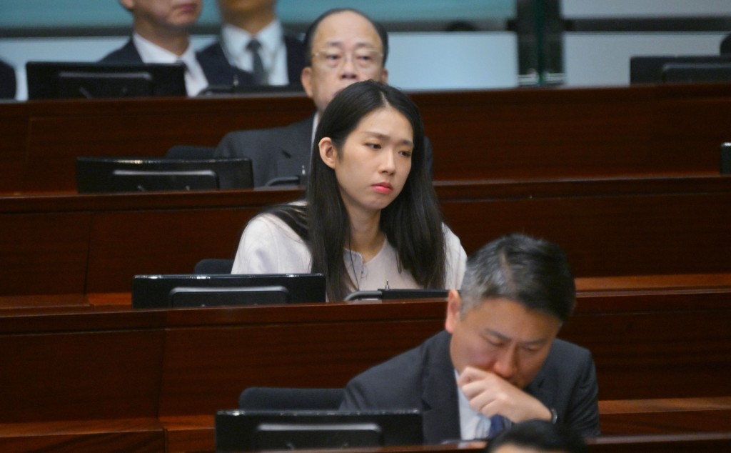 江旻憓关注酒店入住率下降多少时，政府才会考虑调控或取消酒店住宿税，帮助业界纾缓经营压力。
