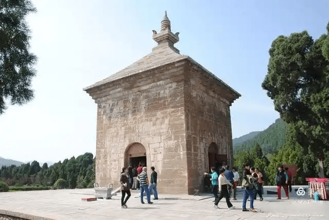 神通寺四門塔。 神通寺四門塔。