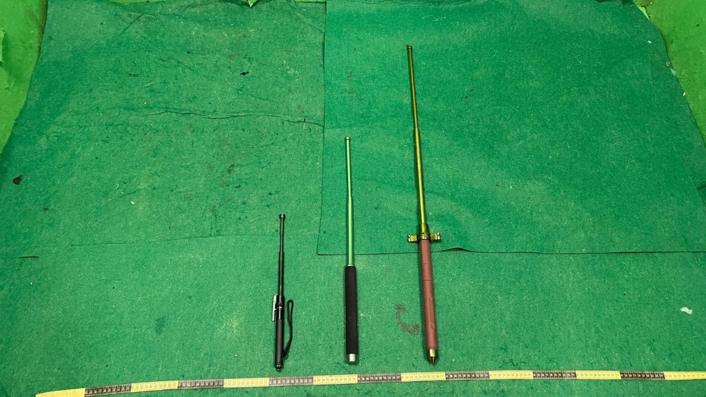 案件中检获的怀疑重力操作钢棒。