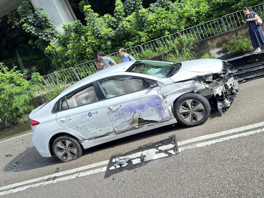 意外涉及6輛私家車。fb香港突發事故報料區圖片