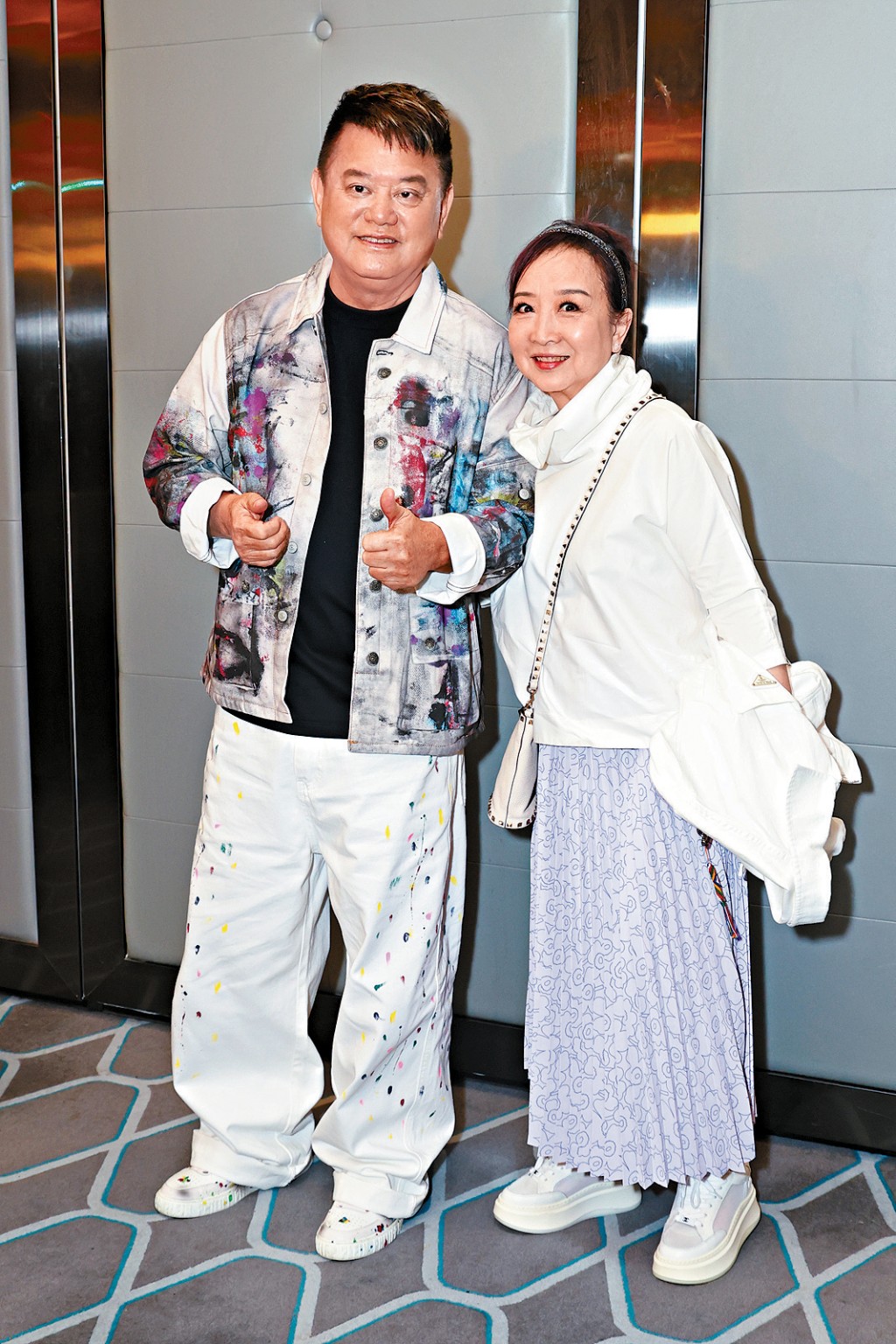 陳百祥與太太黃杏秀齊出席晚會，他視甘國亮如伯樂，透露兩公婆都是經對方介紹認識。