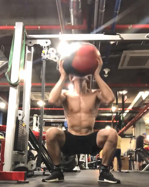 當然唔少得深蹲。