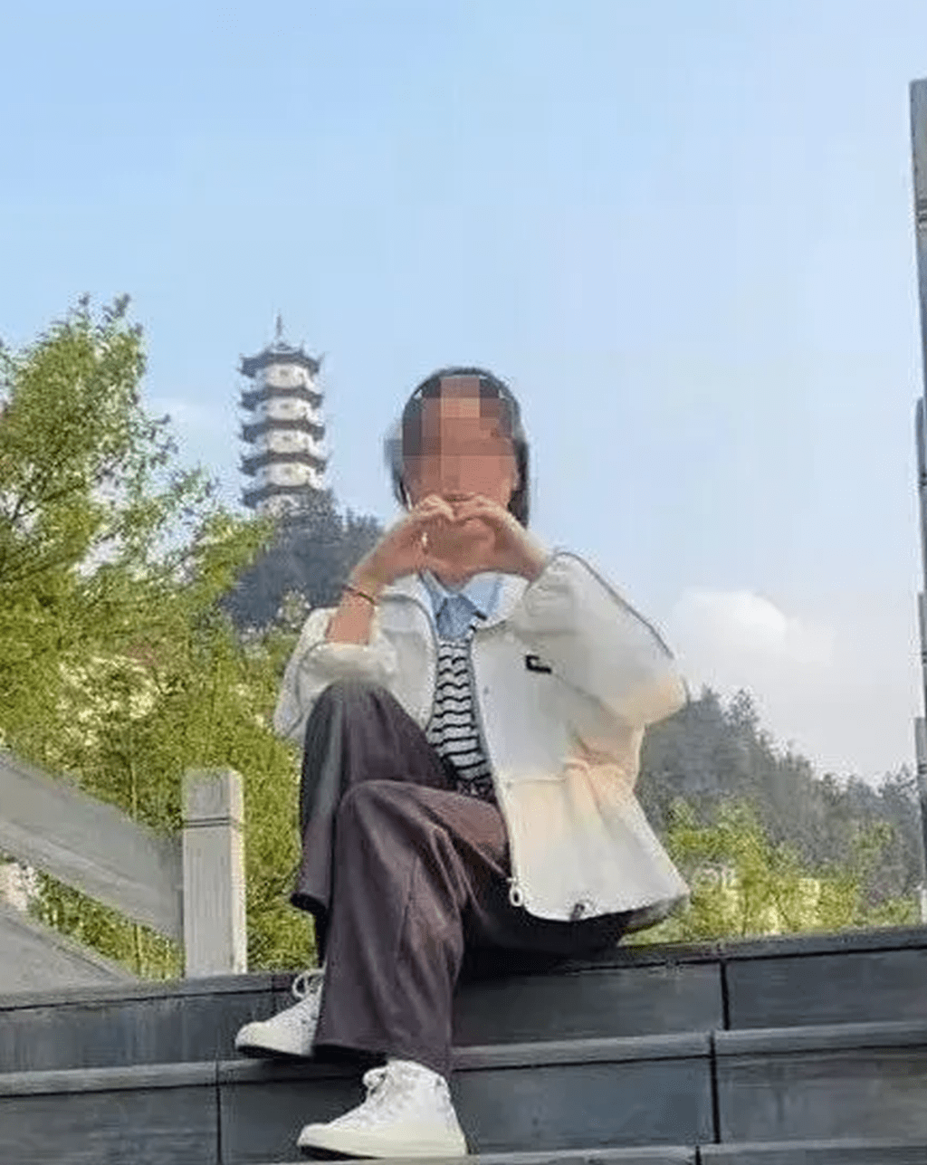 19岁女大生求医6小时枉死。 19岁女大生求医6小时枉死。
