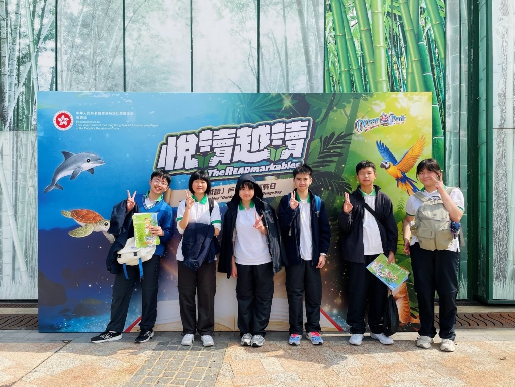 早陣子參與由教育局課程發展議會課程資源組舉辦的「悅讀越讀」活動,有50間學校約300位中學生參加。 早陣子參與由教育局課程發展議會課程資源組舉辦的「悅讀越讀」活動,有50間學校約300位中學生參加。