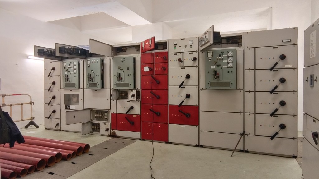 有居民聽到機房傳出爆炸聲。黃文威攝