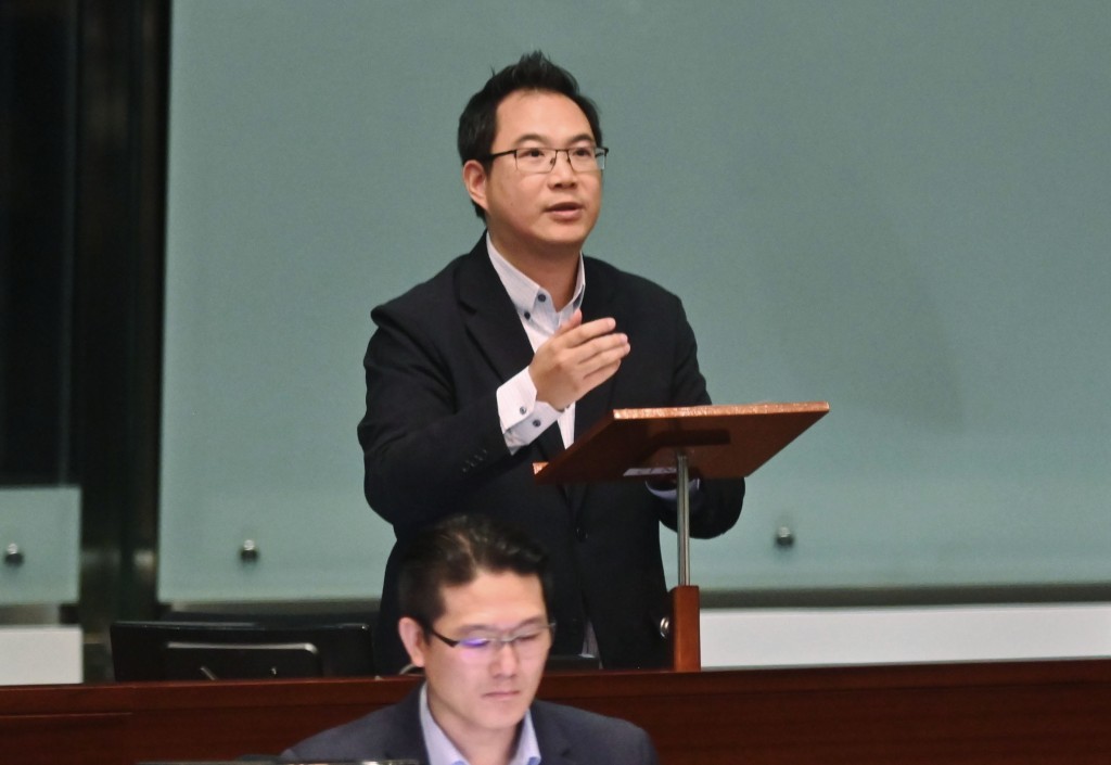 楊永杰詢問是否可以有機械人將快遞由大堂送上家門口。資料圖片 楊永杰詢問是否可以有機械人將快遞由大堂送上家門口。資料圖片
