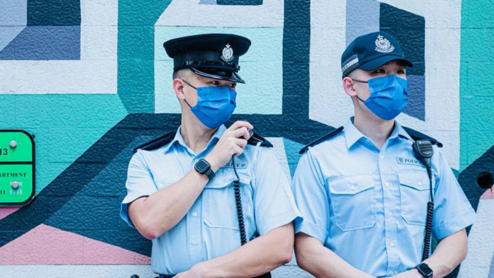 一般軍裝警務人員及交通督導員將於9月1日起，可在戶外執行職務時佩戴棒球帽。香港警方fb圖片