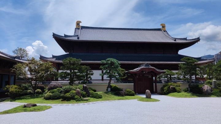 廣德寺建築風格被指帶有和風,當地鎮政府解釋寺院已翻新已通過宗教局審批。網上圖片