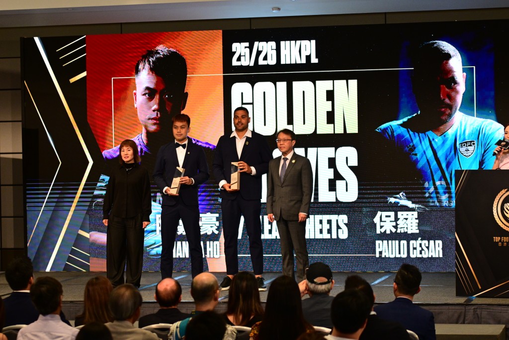 2025/26香港足球明星選舉「金手套」由兩位門將共同獲得，分別由理文陳嘉豪與東區保羅獲得。