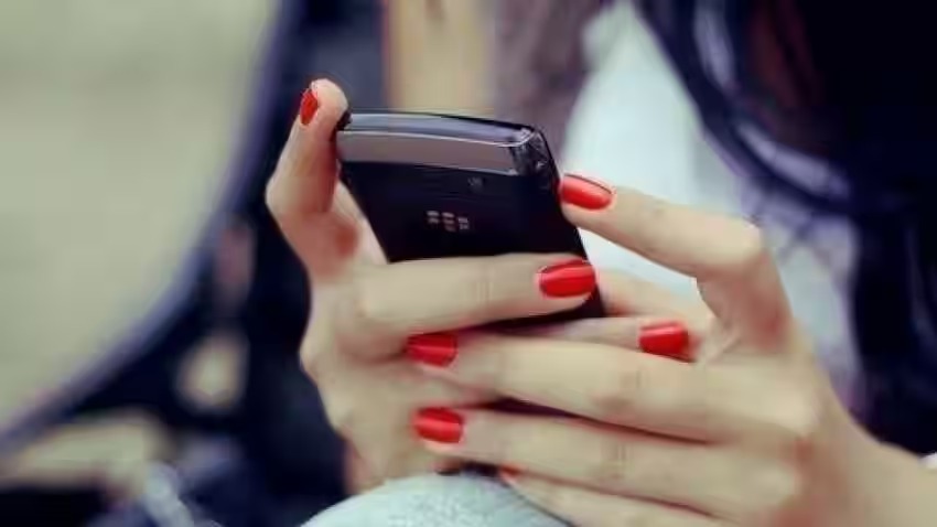 有統計指用戶每天平均花起碼三小時使用智能手機。路透社