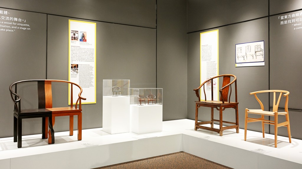 展覽以黃花梨素圈椅為對照,延伸至「新中式」椅子的當代演繹,呈現明式家具古今中外的多重變奏。 展覽以黃花梨素圈椅為對照,延伸至「新中式」椅子的當代演繹,呈現明式家具古今中外的多重變奏。
