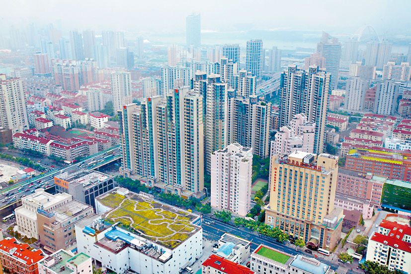 內地再出手鬆綁樓市，多地出台相關政策，被市場形容為房產政策「井噴」救市。