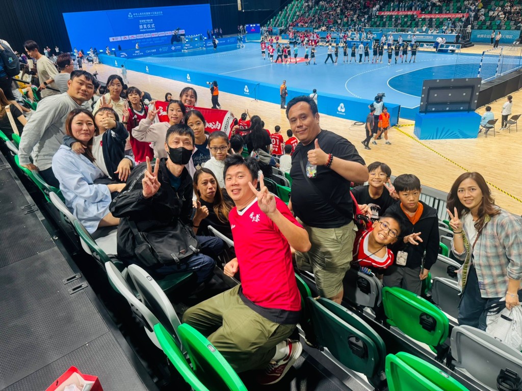 「十五運」親身走到啟德見證港隊實力，二人的偶像分別是陳梓朗（耶穌）及謝永輝，同樣喜歡兩位運動員的速度與技術。（圖：霍楚暉）