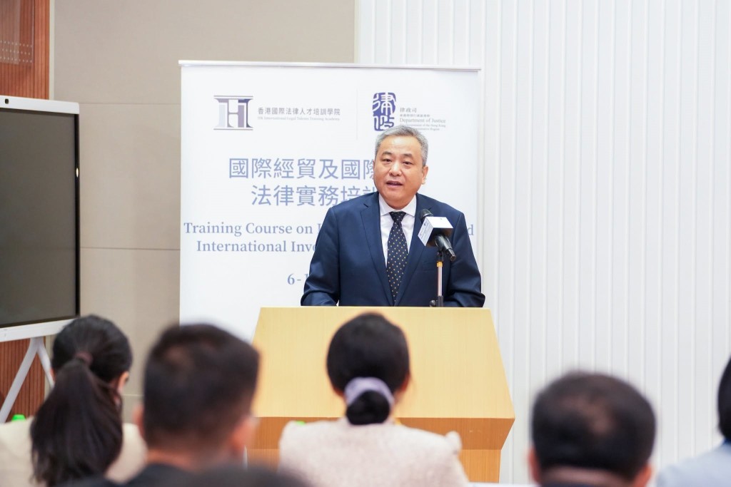 中聯辦經濟部貿易處負責人周強表示,這次商務部幹部來港培訓,體現了商務部的高度重視。 中聯辦經濟部貿易處負責人周強表示,這次商務部幹部來港培訓,體現了商務部的高度重視。
