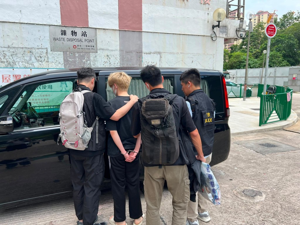 司機乘客涉嫌藏毒販毒被拘控。 司機乘客涉嫌藏毒販毒被拘控。