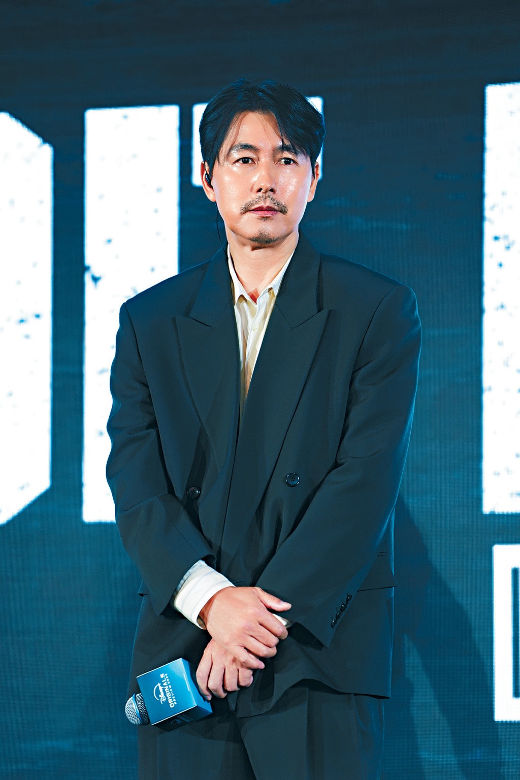 鄭雨盛在爆私生子和秘婚醜聞後首度出席記者會，卻略顯疲態。