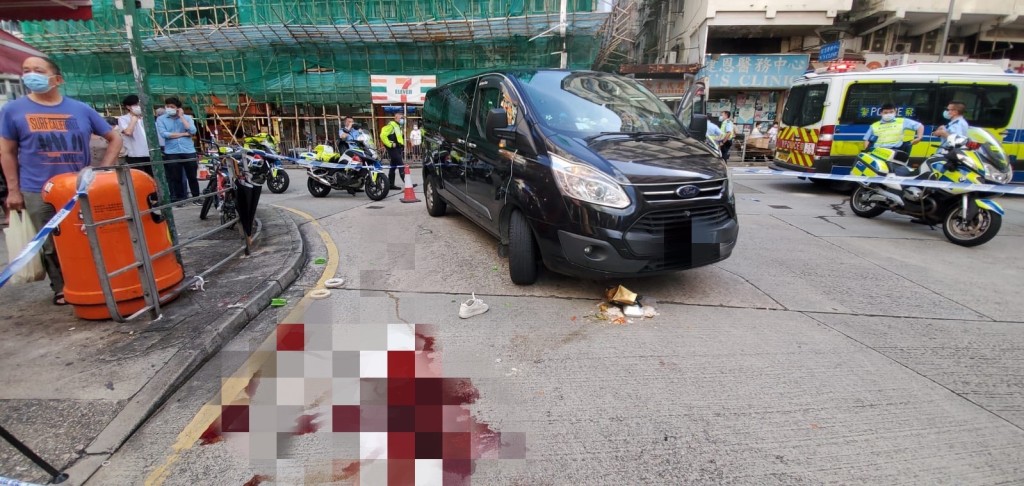 現場地面遺下大灘血跡。